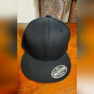 "SOLD"  Fitted hat 7 5/8 new